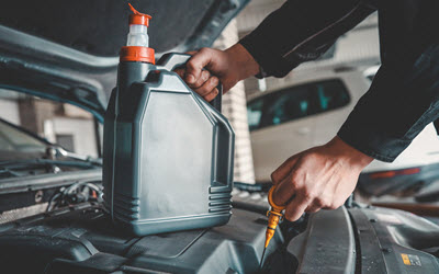 Jaguar Motor Oil Filling